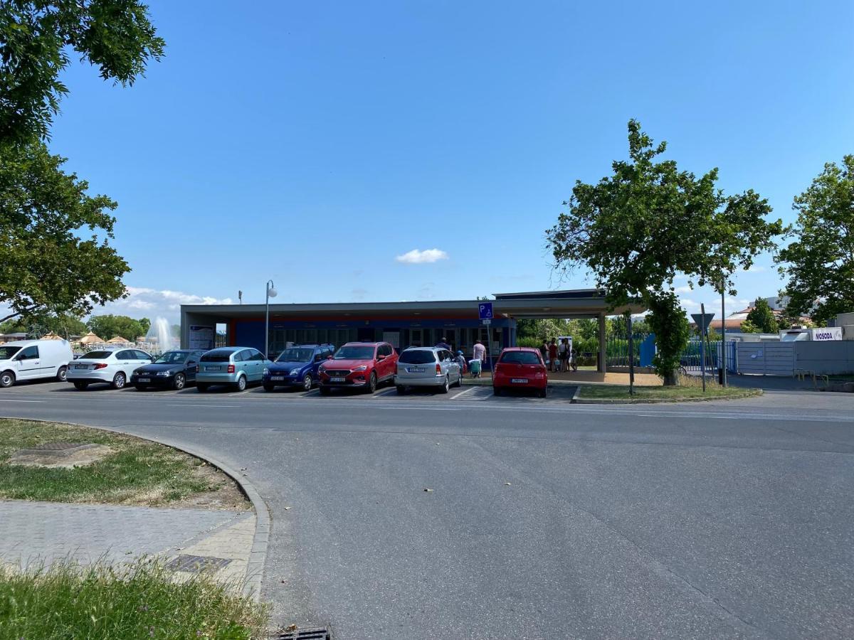 Veronika Lux Apartman Hajdúszoboszló Esterno foto